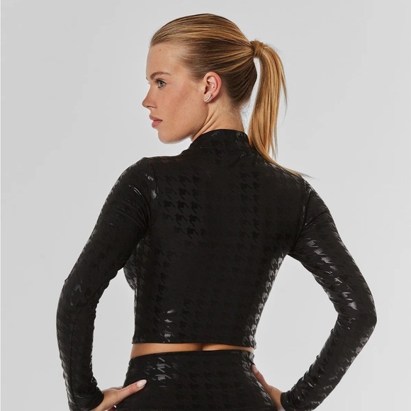 NWT Noli Shop Long Sleeve Athletic / Leasure Top in Black Houndstooth Tone Large - Picture 3 of 5